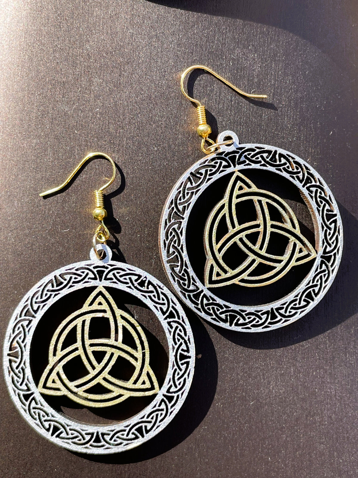 Boucles d'oreilles Triquetra or & argent
