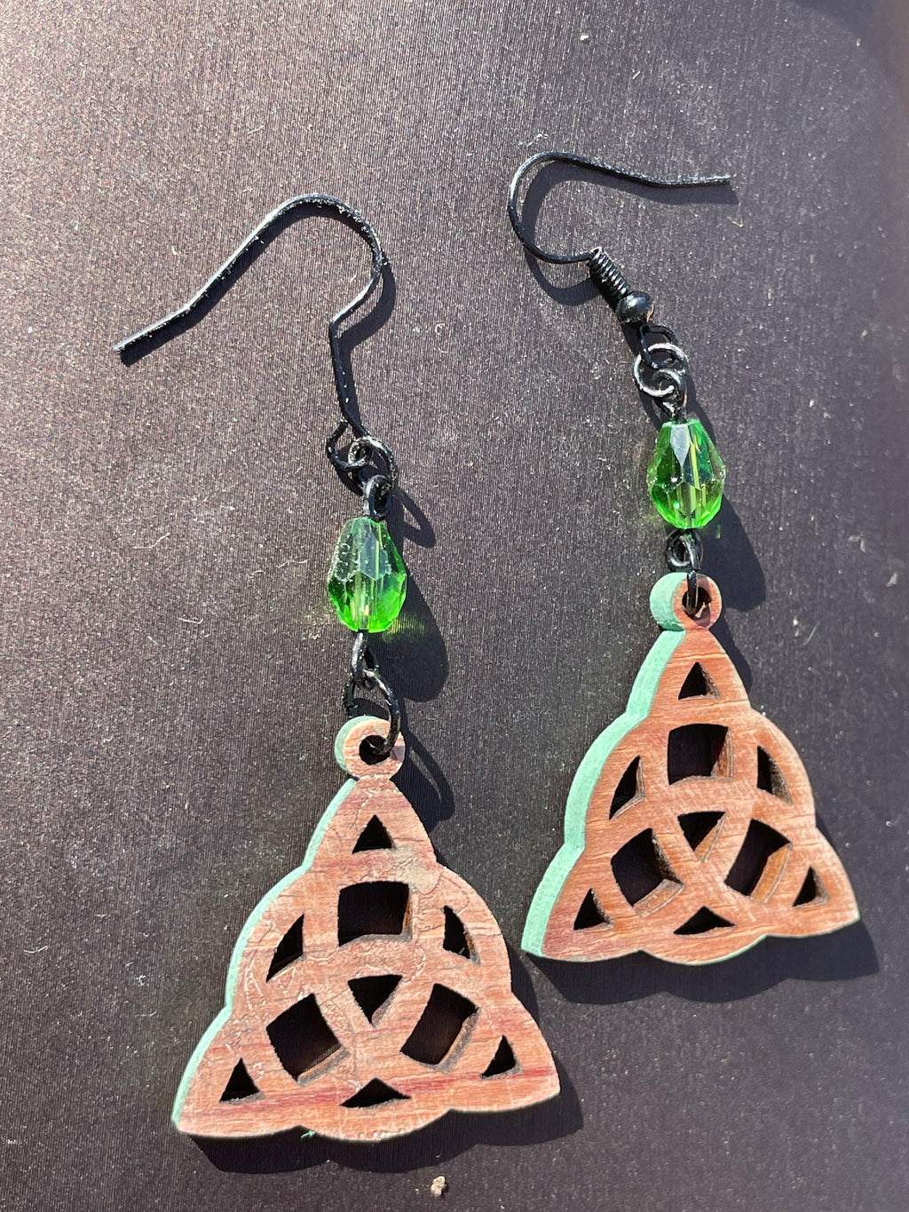 Boucles d'oreilles bois Triquetra & cristal autrichien