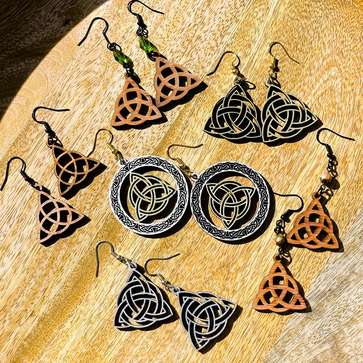 Boucles d'oreilles Triquetra & perle naturelle