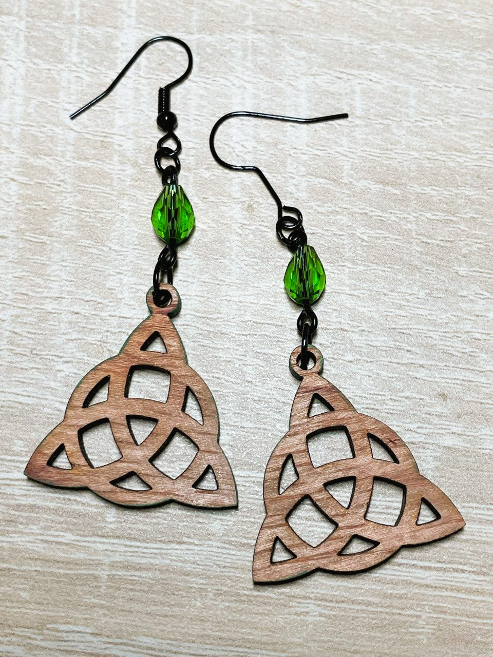 Boucles d'oreilles bois Triquetra & cristal autrichien