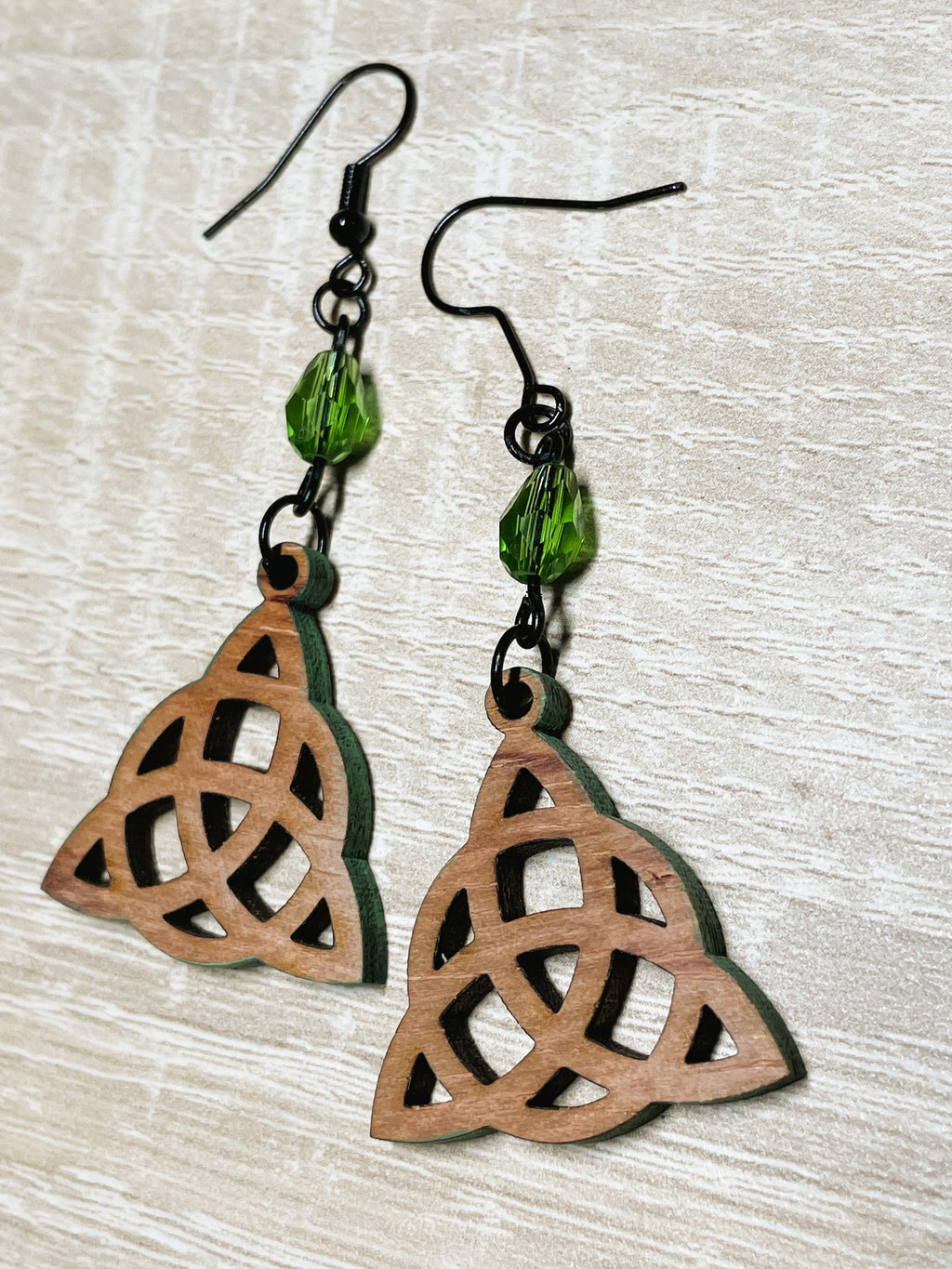 Boucles d'oreilles bois Triquetra & cristal autrichien
