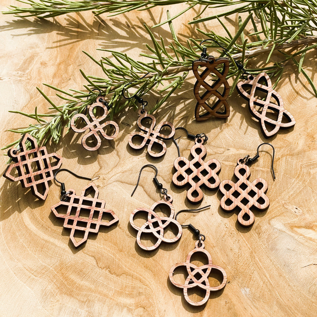 Lot de 5 paires de Boucles d'oreilles en bois de noyer