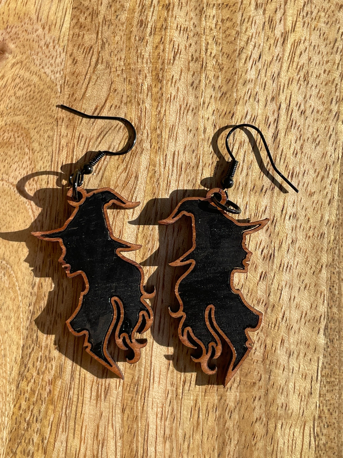 Boucles d'oreilles en bois de noyer SORCIERE