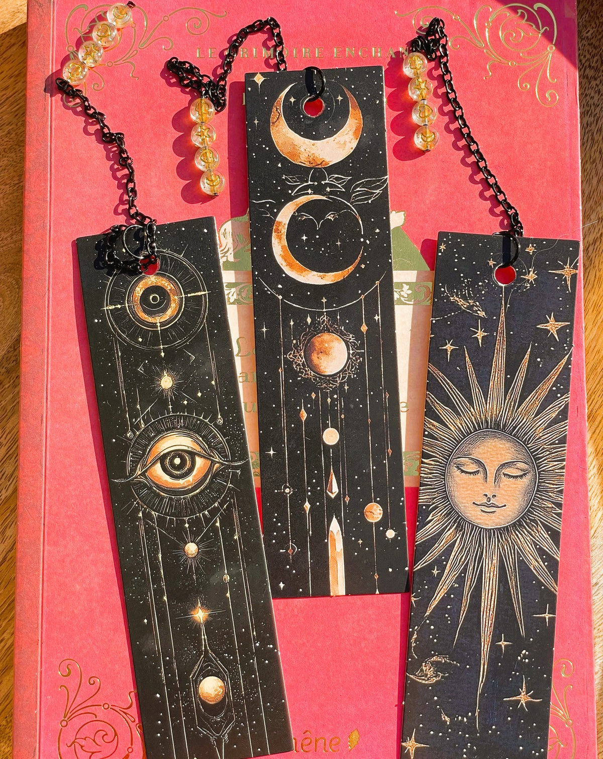 marque page en carton souple 
signet mystique avec phases de la lune  ésotérique / Witchy pour livre de fantasy 
idée cadeau pour passionné de lecture et de tarot (
