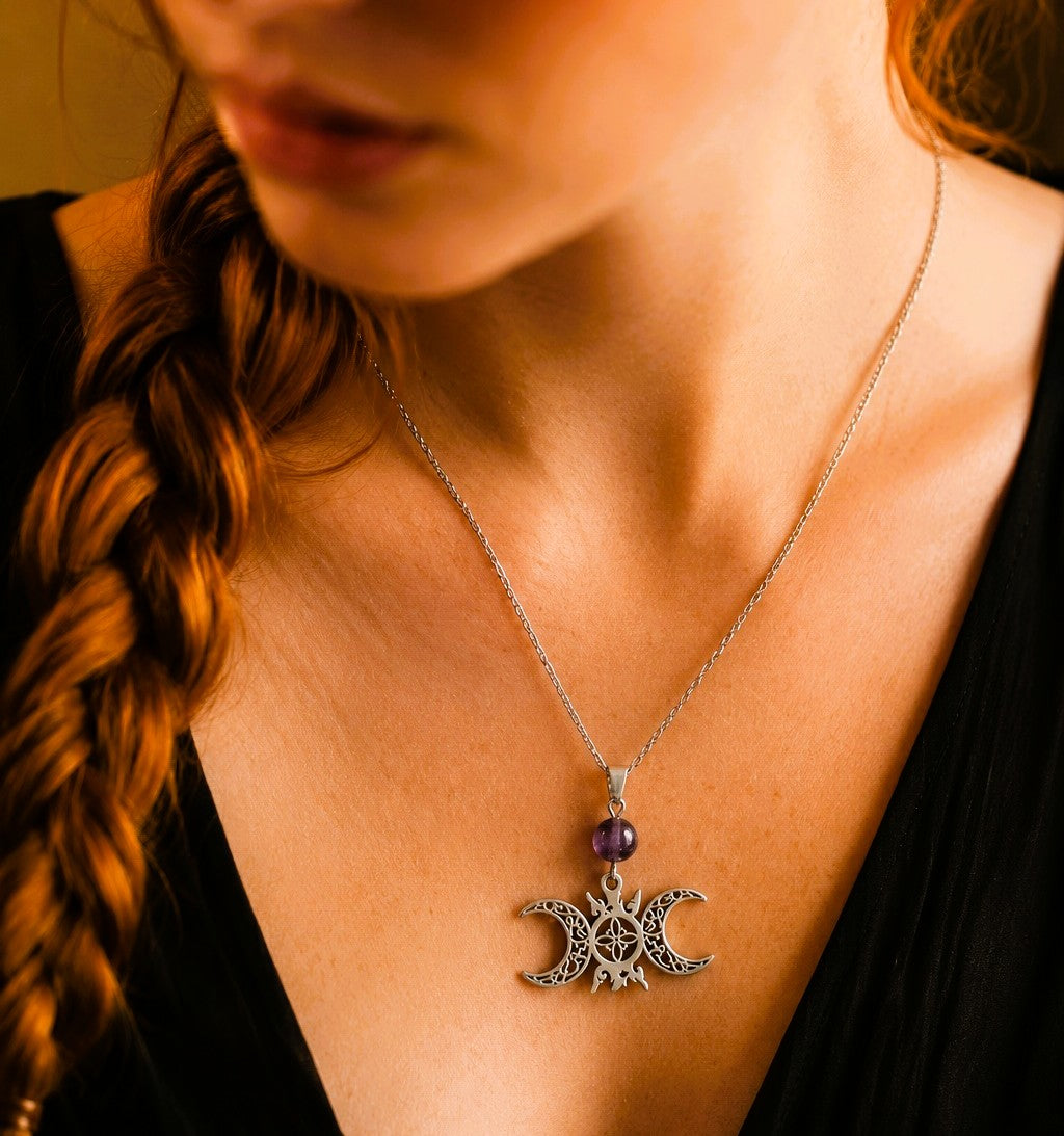 Chaine et pendentif noeud de sorcière & pierre naturelle